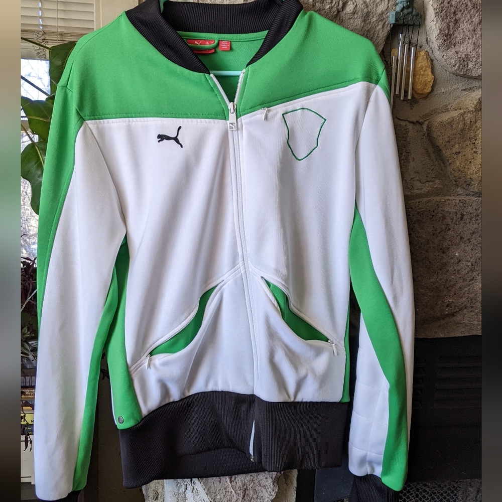 Men’s Green And White Puma jacket. Great condition.
